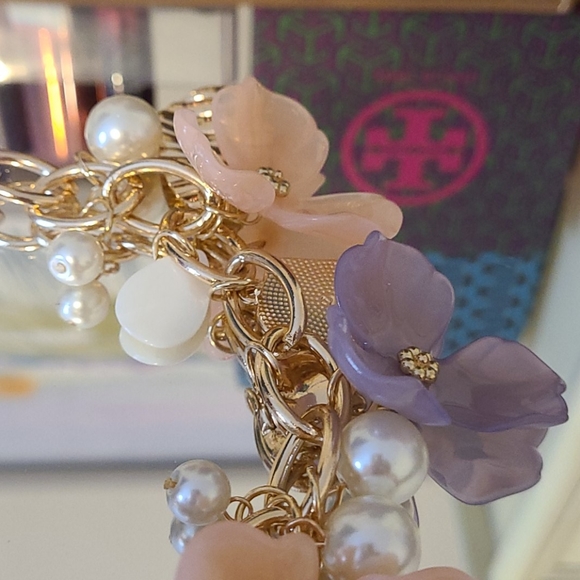 Stunning Statement Necklace - Picture 5 of 8